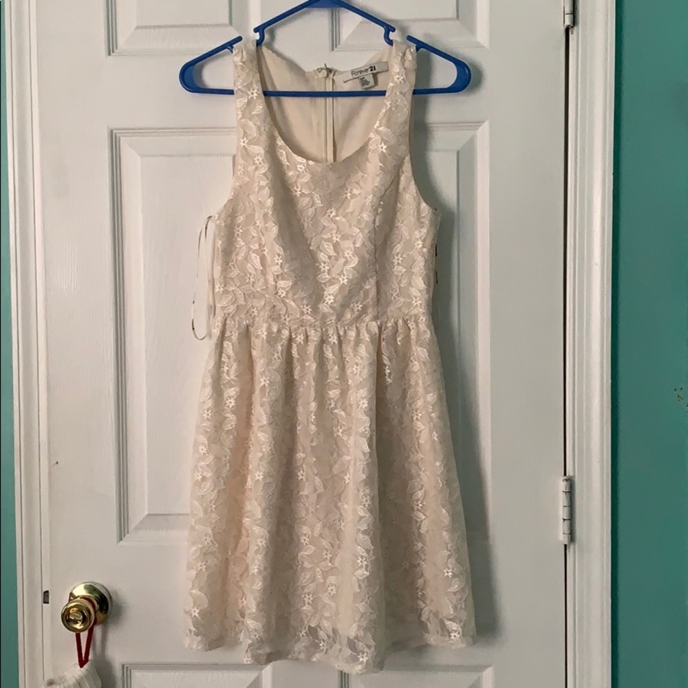 floral lace dress | Forever 21 | Cream color |